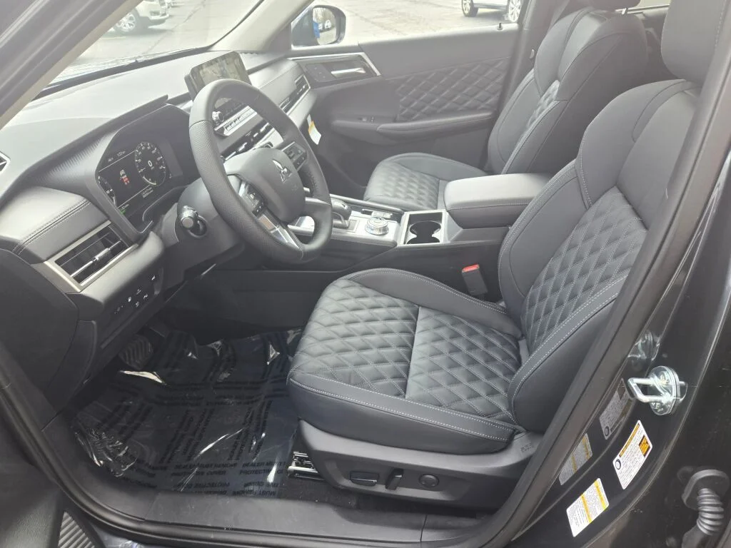 2025 Mitsubishi Outlander Plug-in Hybrid SEL - Photo 17