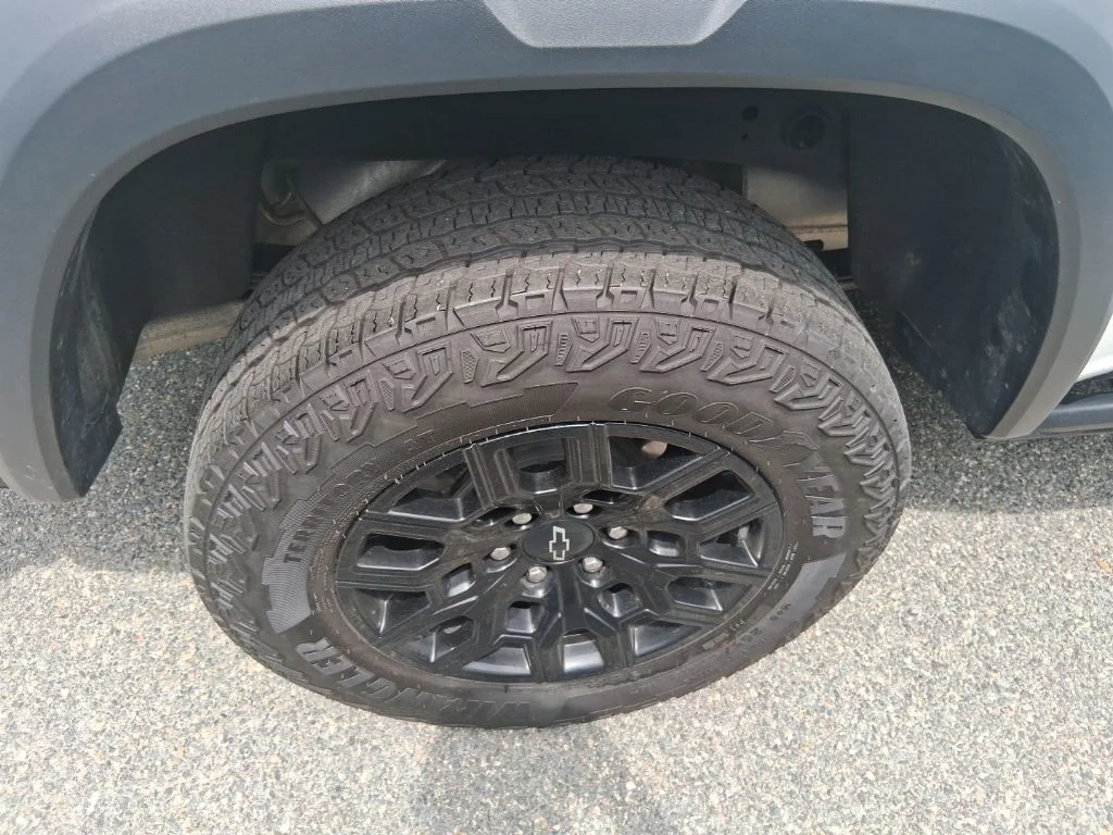 Used 2024 White Chevrolet Trail Boss image 4