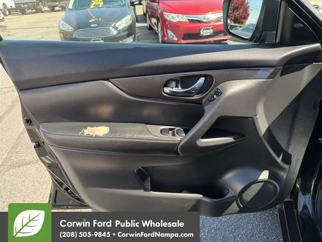 Used 2018 Green Nissan SV image 13