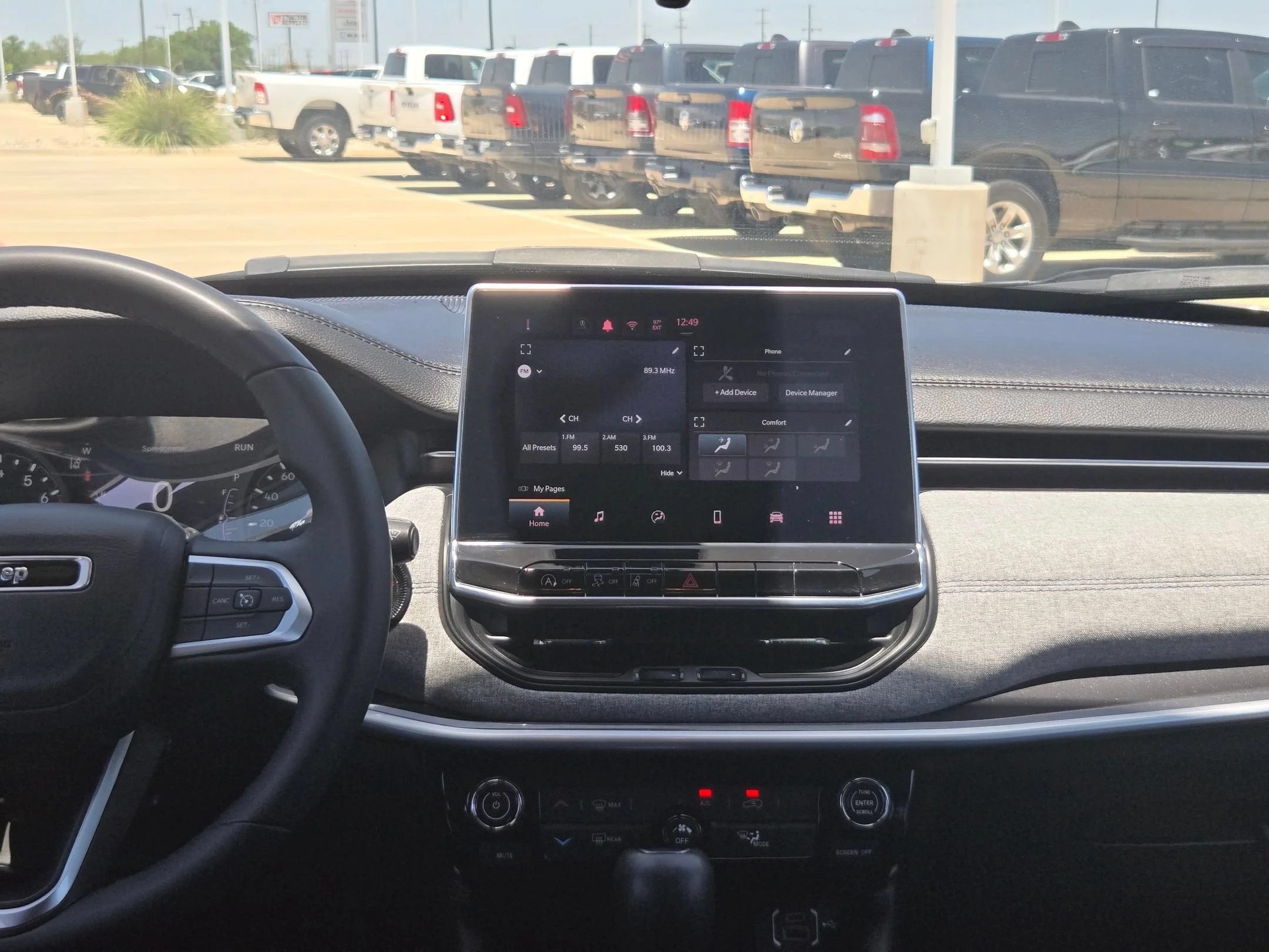 Used 2024 White Jeep Latitude image 16