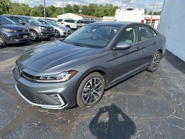 Used 2025  Volkswagen 1.5T SE image 14