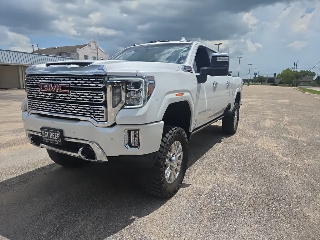 Used 2022 White GMC Denali image 3