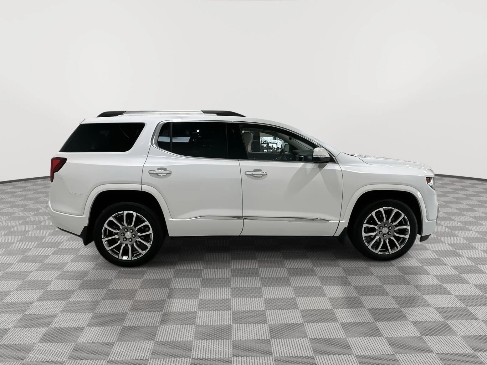 Used 2023 White Frost Tricoat GMC Denali image 6