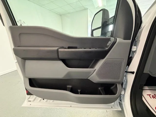 New 2027 Oxford White Ford F-250® XL image 23