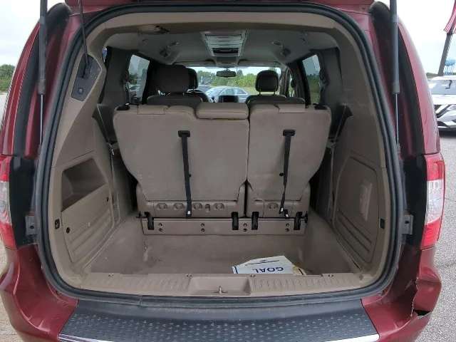Used 2013 Red Chrysler Touring image 34