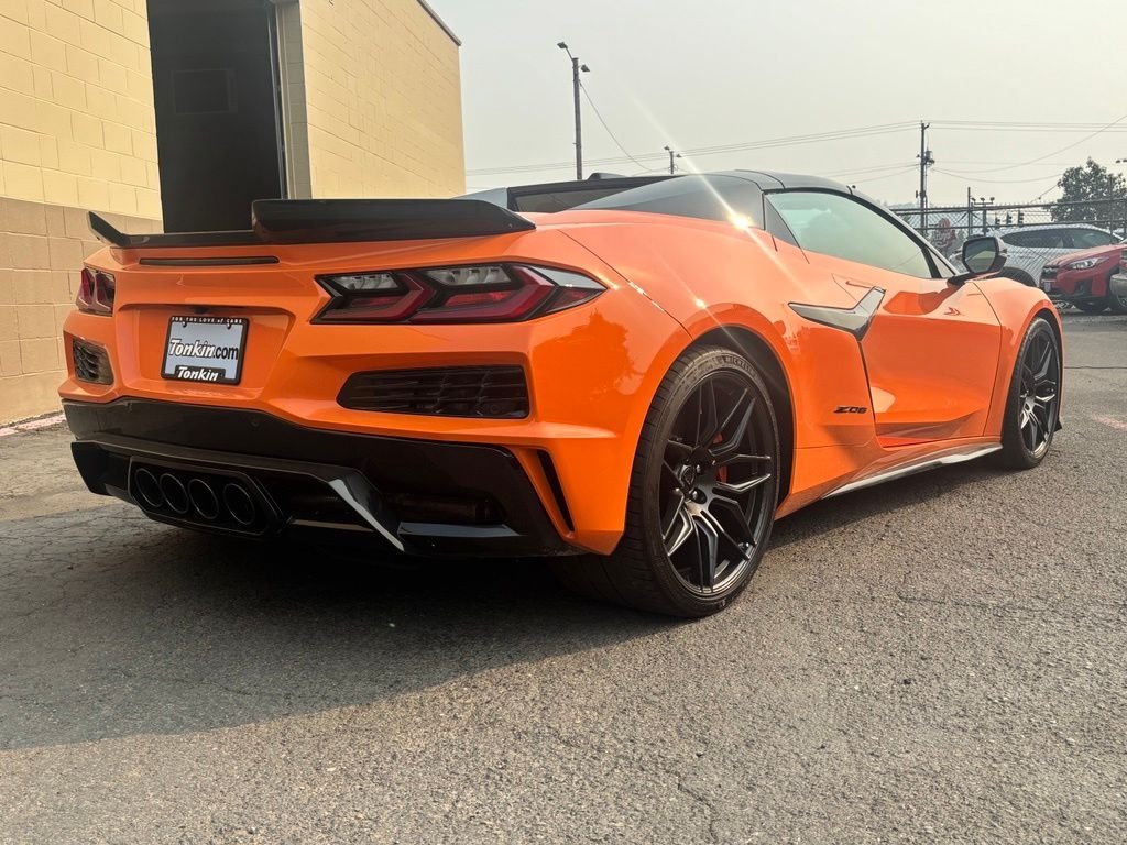 Used 2023 Orange Chevrolet Z06 image 5
