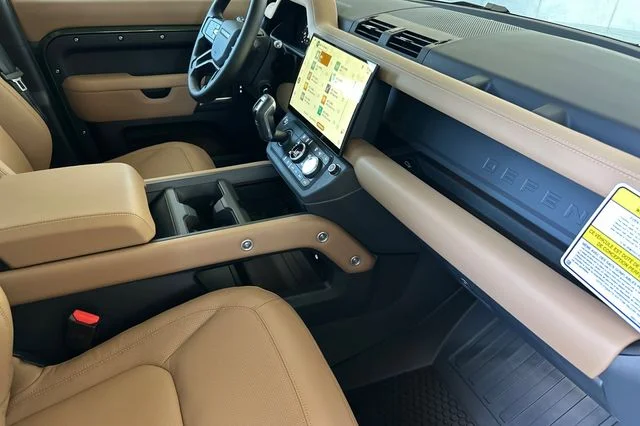 New 2026 Woolstone Green Land Rover X-Dynamic SE image 14
