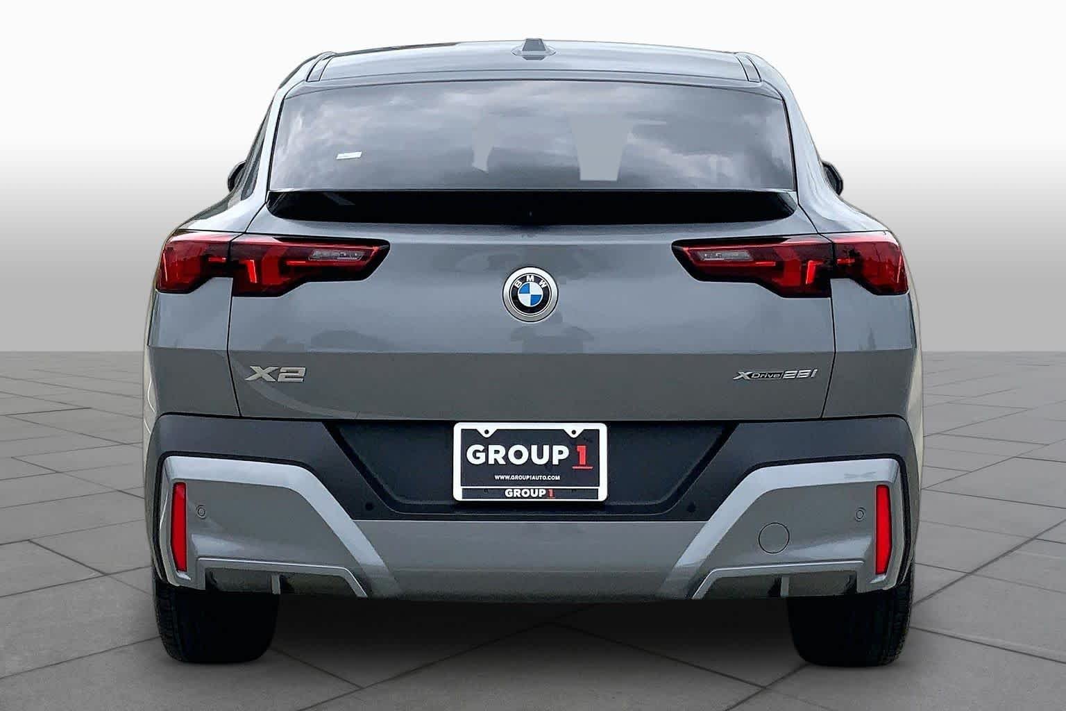 Used 2025 Skyscraper Grey Metallic BMW xDrive28i image 4
