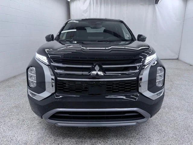 New 2026 Black Mitsubishi SE image 6