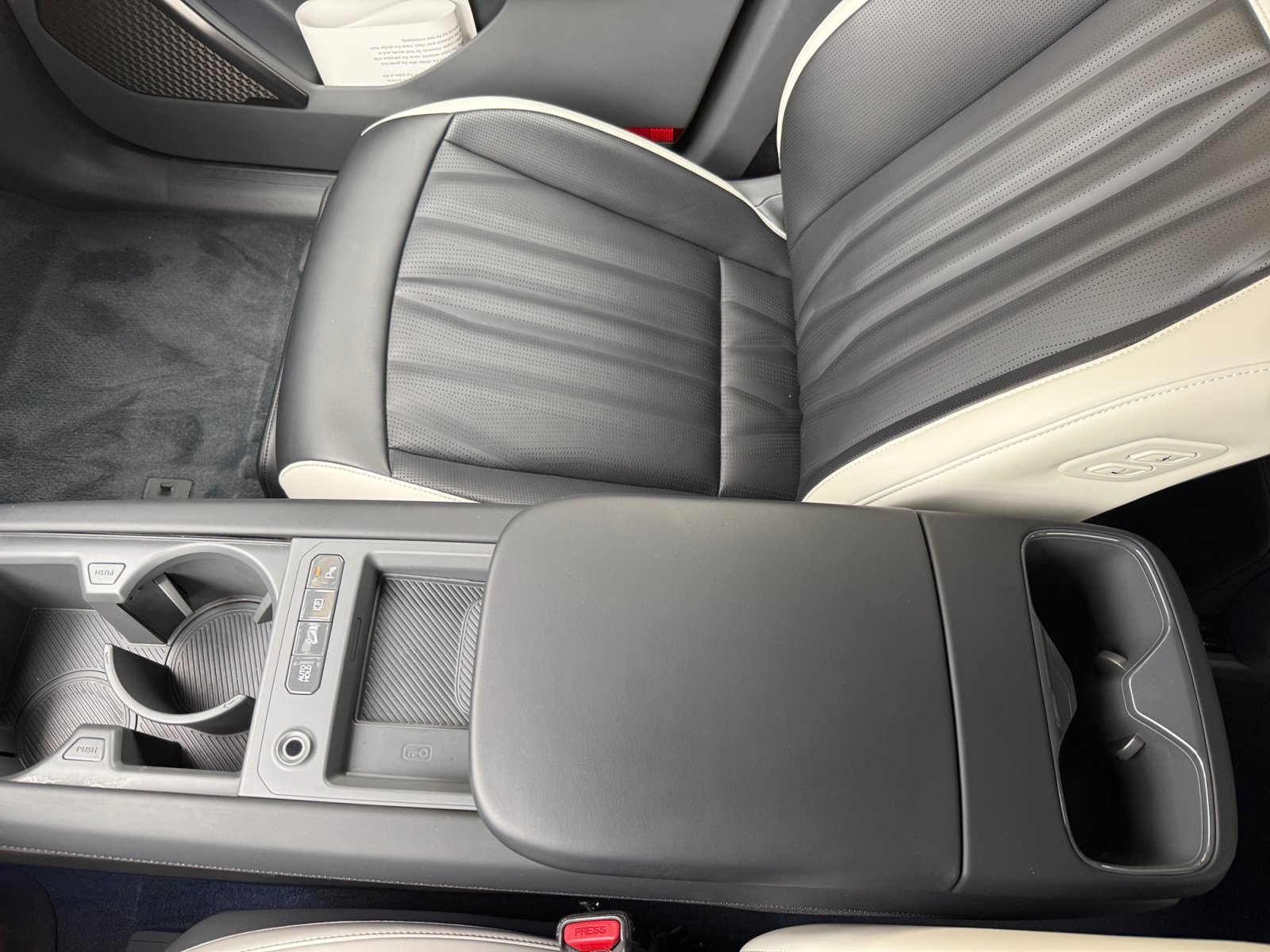 Used 2024 Snow White Pearl Kia GT-Line image 14