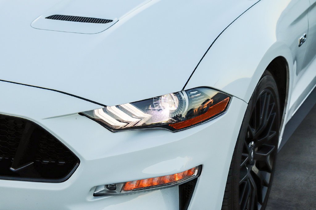 Used 2020 Oxford White Ford GT Premium image 5