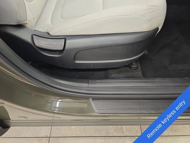 Used 2025 Green Hyundai SEL image 10