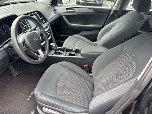 Used 2019 Black Hyundai SE image 5