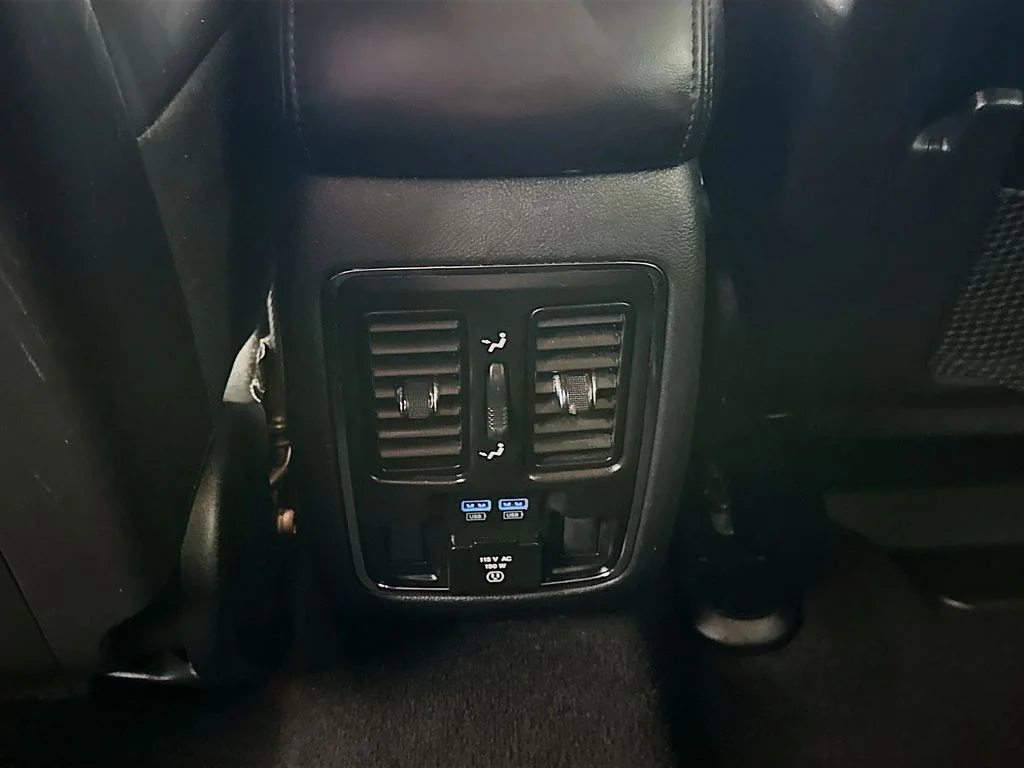 Used 2019 Diamond Black Crystal Pearlcoat Jeep Limited image 26