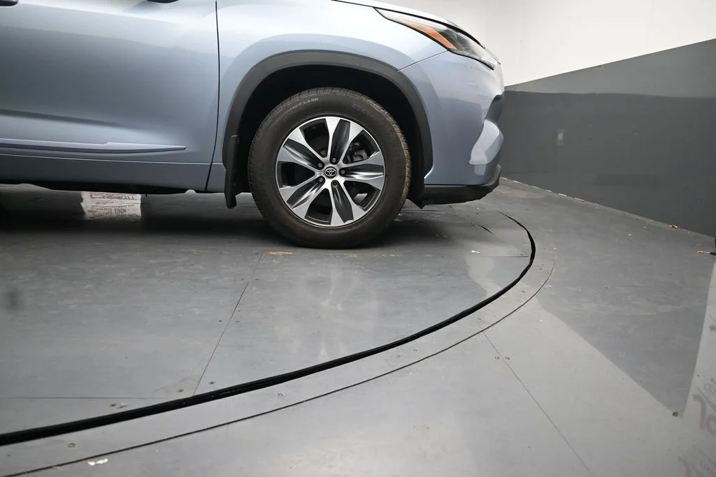 Used 2023  Toyota XLE image 11
