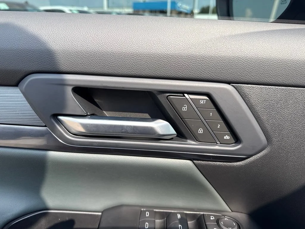 Used 2026 Summit White GMC AT4 image 11