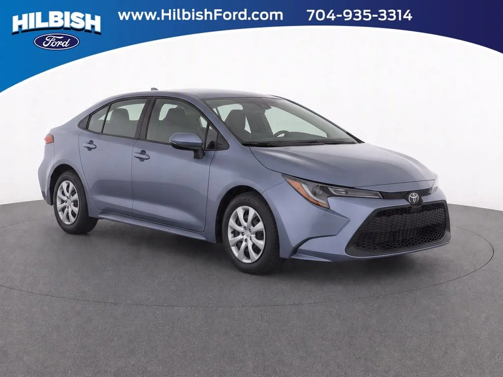 Used 2021  Toyota LE image 1