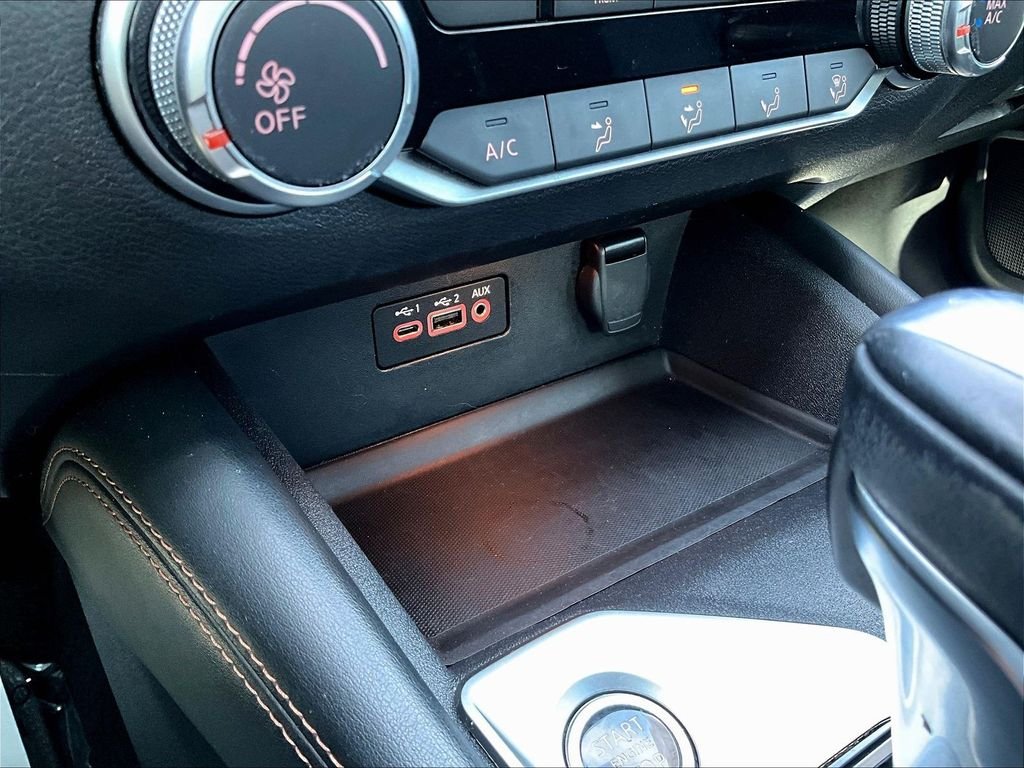 Used 2020 Black Nissan 2.5 SR image 17