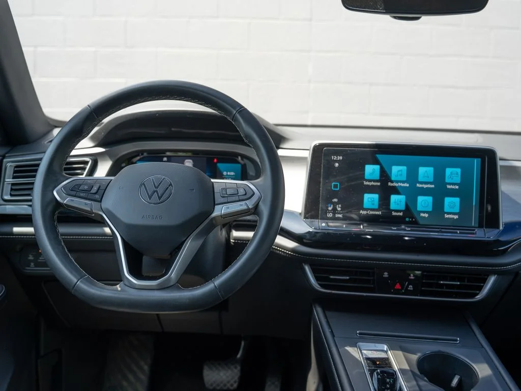 Used 2024  Volkswagen 2.0T SE image 22