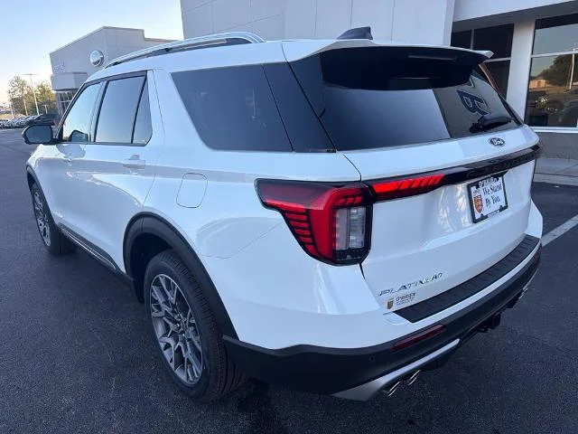 New 2027 Star White Metallic Tri-Coat Ford Platinum™ image 32