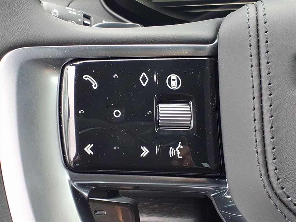 New 2026 Ostuni Pearl White Land Rover SE image 16