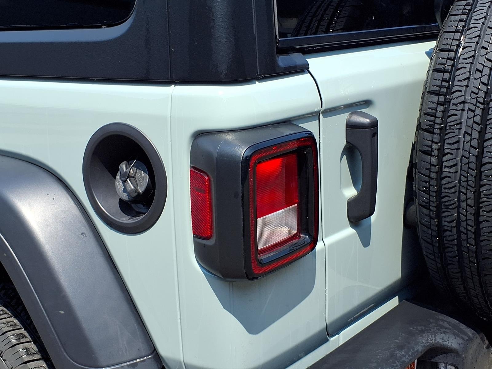 Used 2024 Earl Clear Coat Jeep Sport image 19