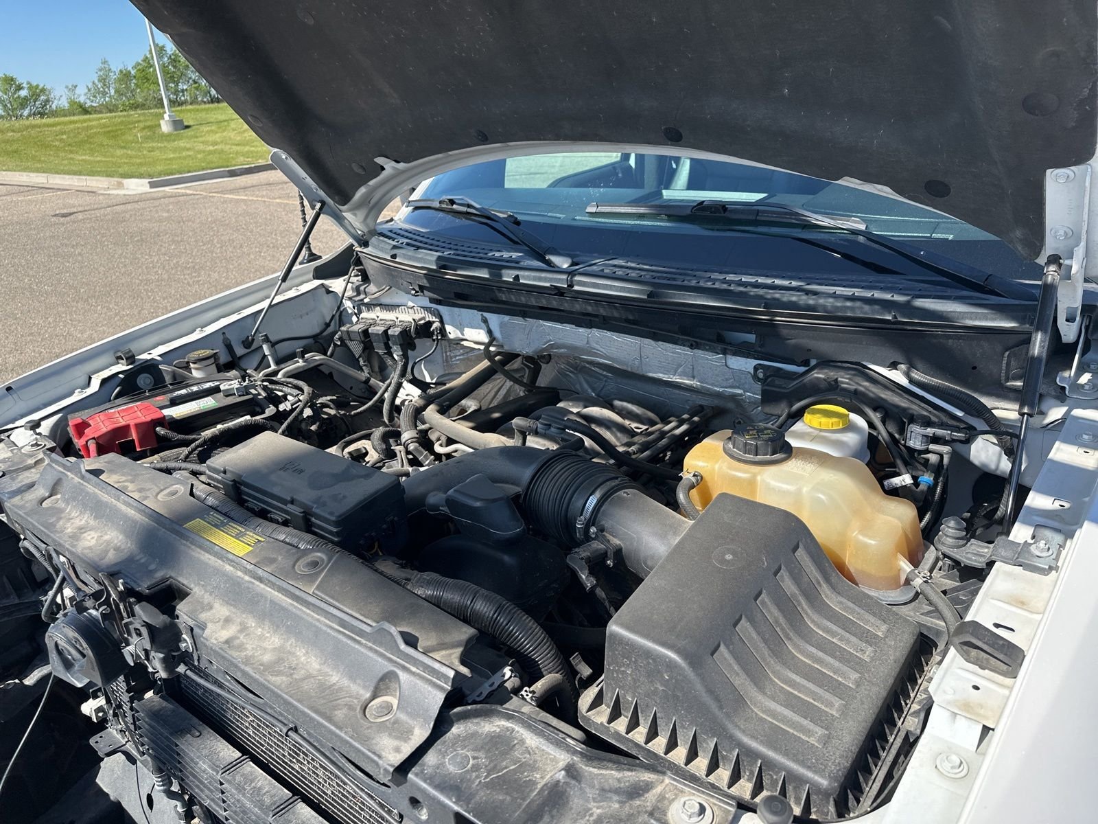 Used 2014 White Ford Lariat image 41