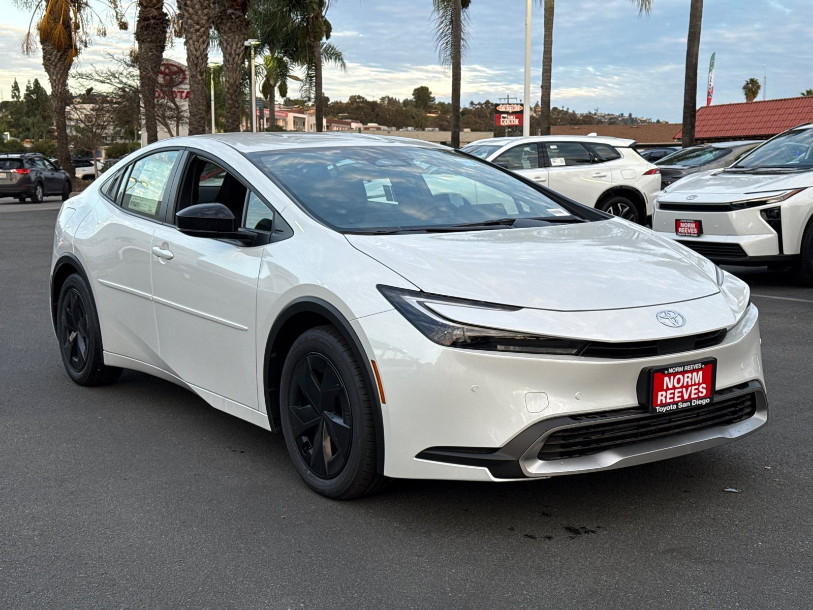 New 2026 Wind Chill Pearl <sup>1</sup> Toyota  SE image 5