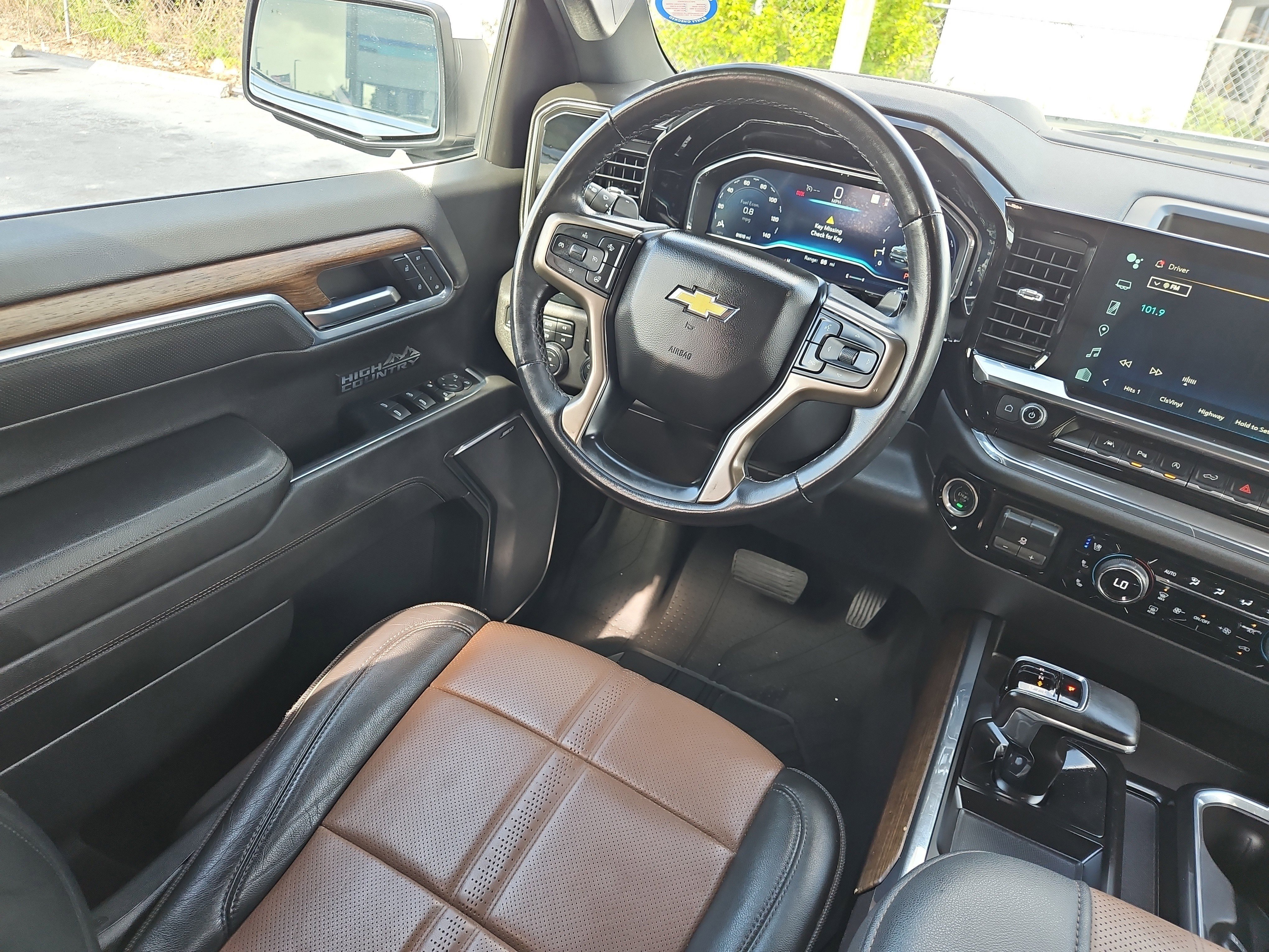 Used 2023 Iridescent Pearl Tricoat Chevrolet High Country image 11