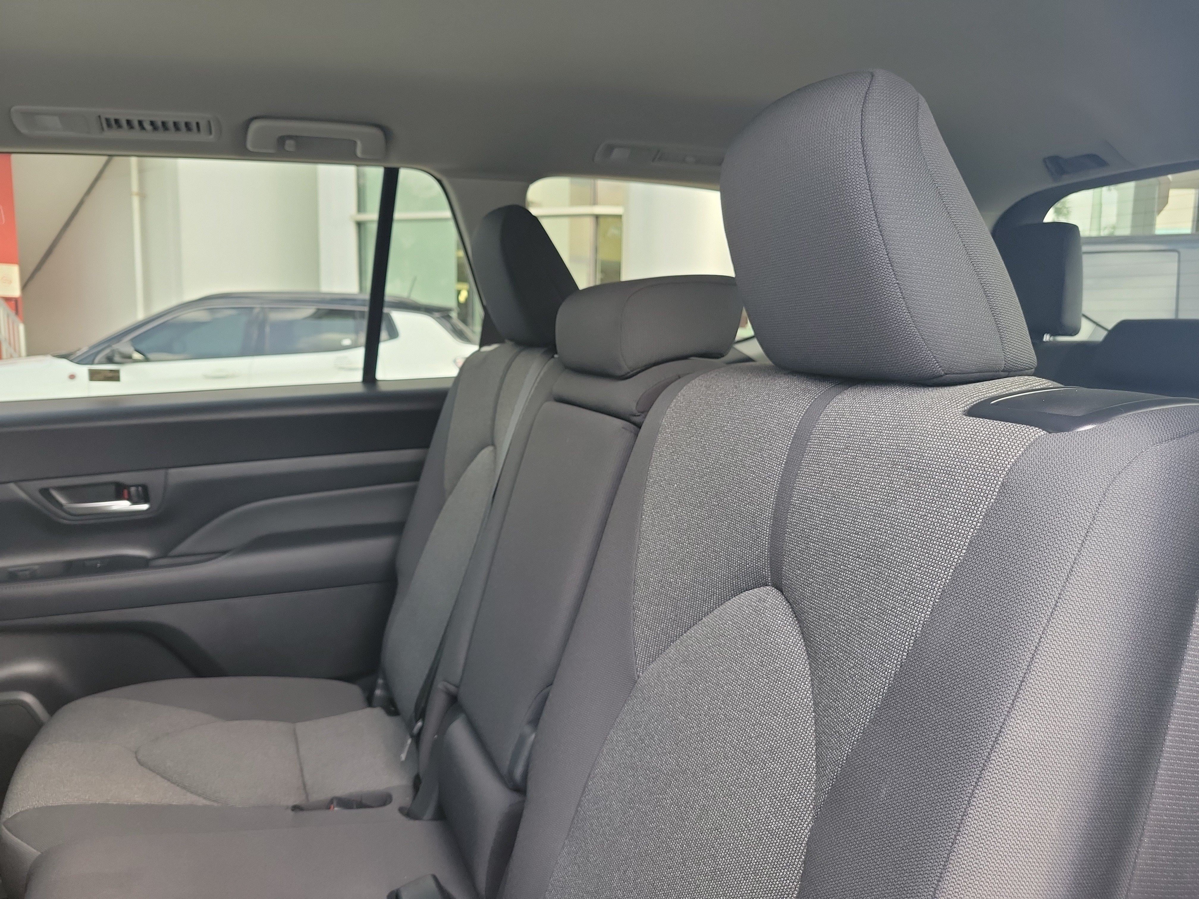 Used 2025 Pearl Toyota LE image 14