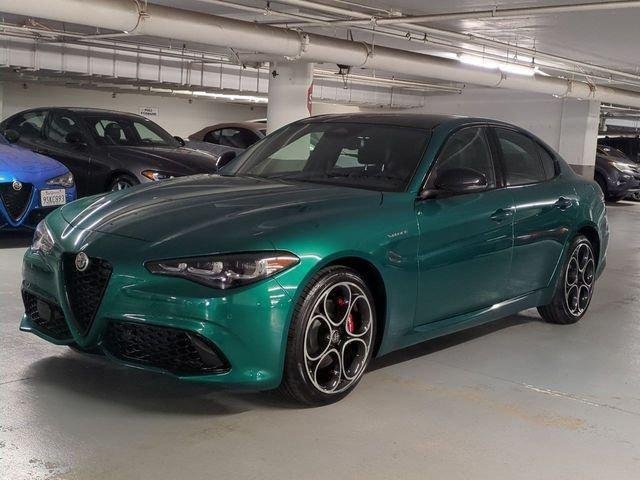 New 2026 Verde (Green) Fangio MetallicExterior Paint Alfa Romeo  image 3