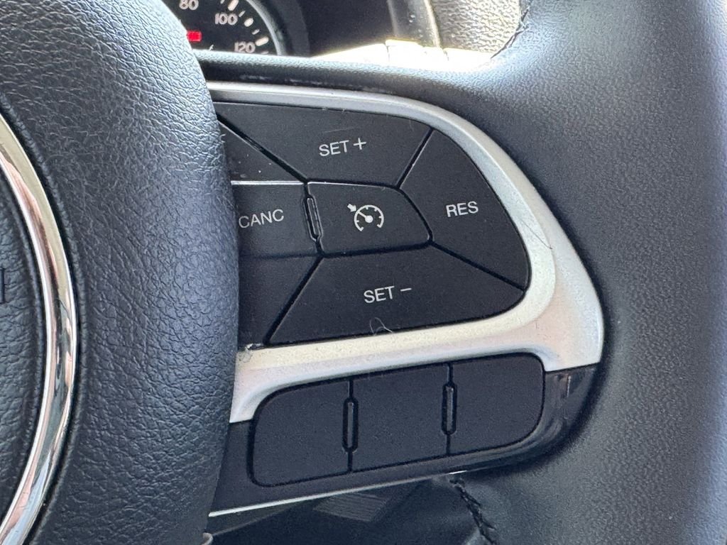 Certified Used 2019 Jetset Blue Clearcoat Jeep Latitude image 19
