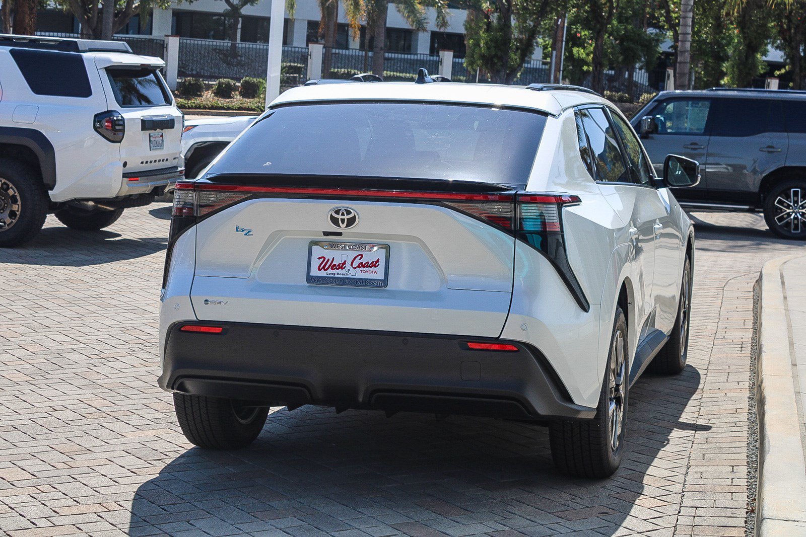 New 2026 Wind Chill Pearl <sup>1</sup> Toyota  XLE image 6