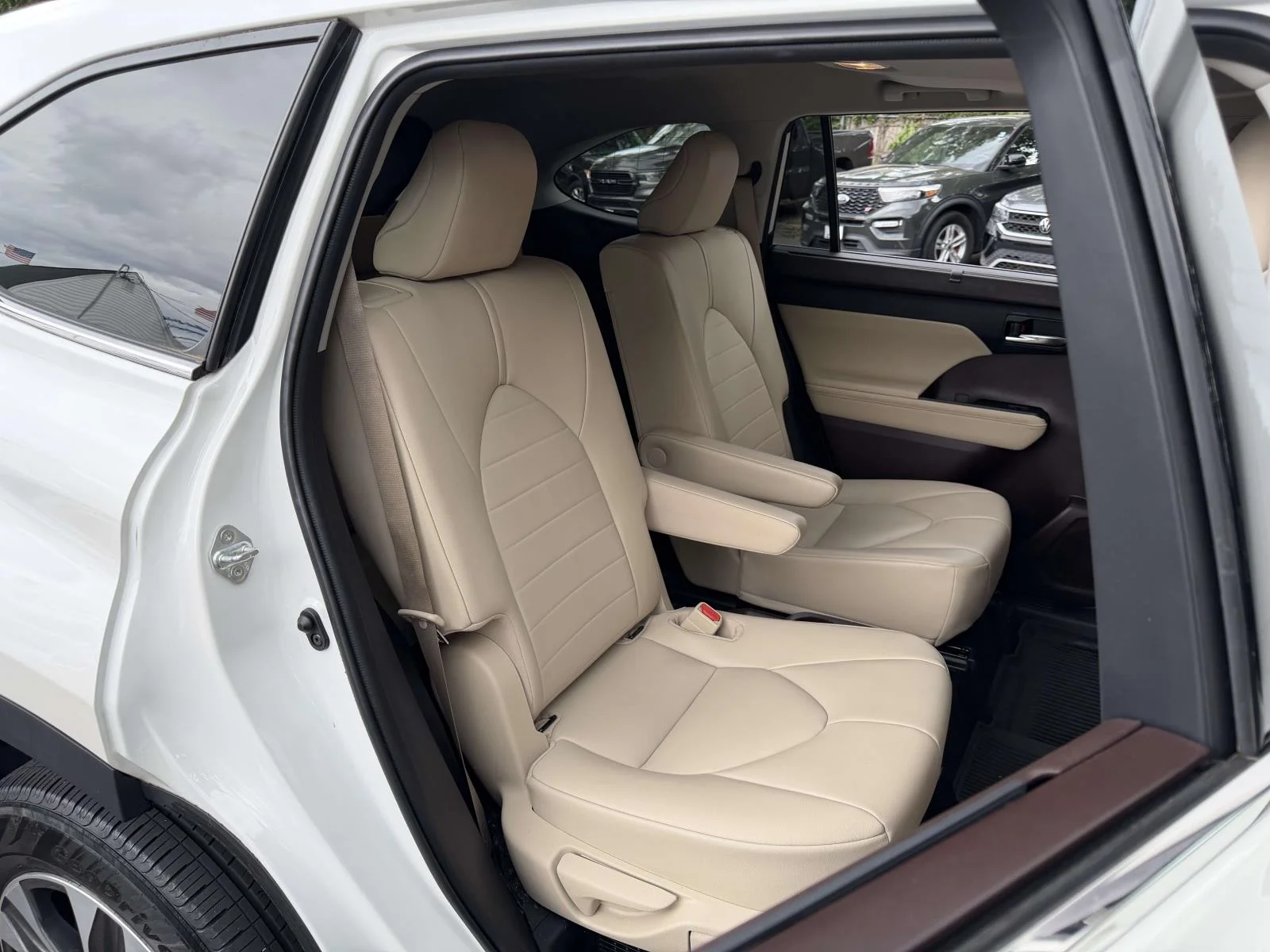 Used 2021 White Toyota XLE image 14