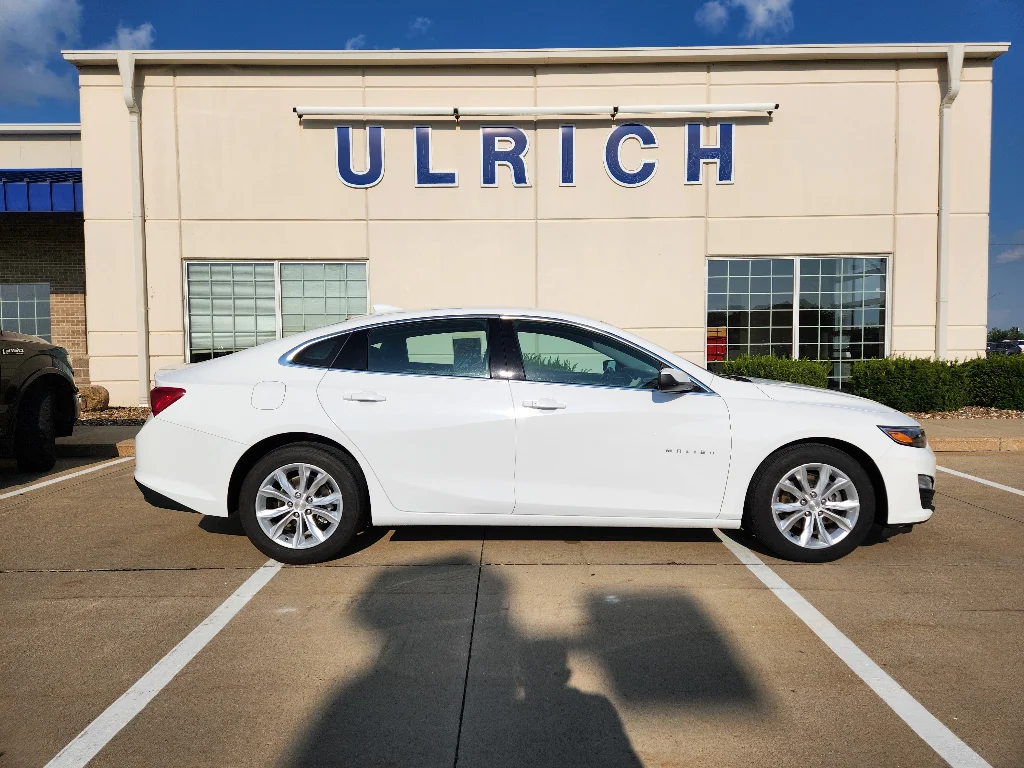 Used 2024 Summit White Chevrolet LT image 10