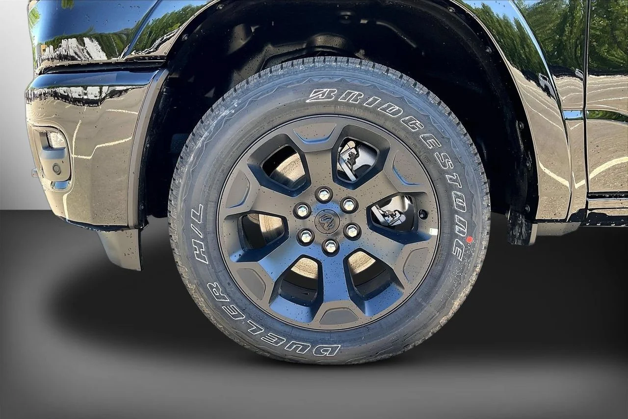New 2026 Diamond Black Crystal Pearl-Coat Exterior Paint RAM Big Horn/Lone Star image 28