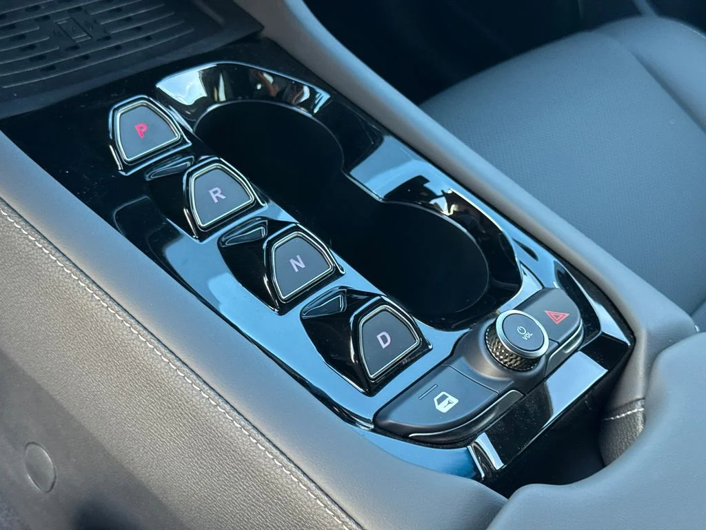 2025 VinFast VF 8 Plus - Photo 27