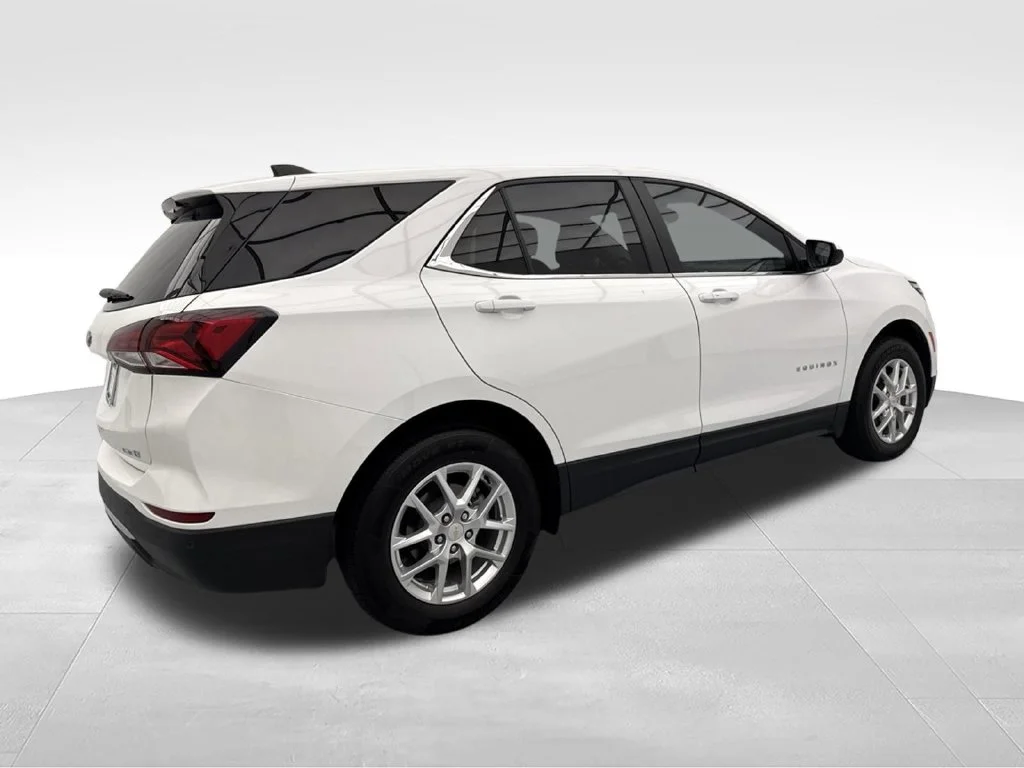 Used 2024 Summit White Chevrolet LT image 14
