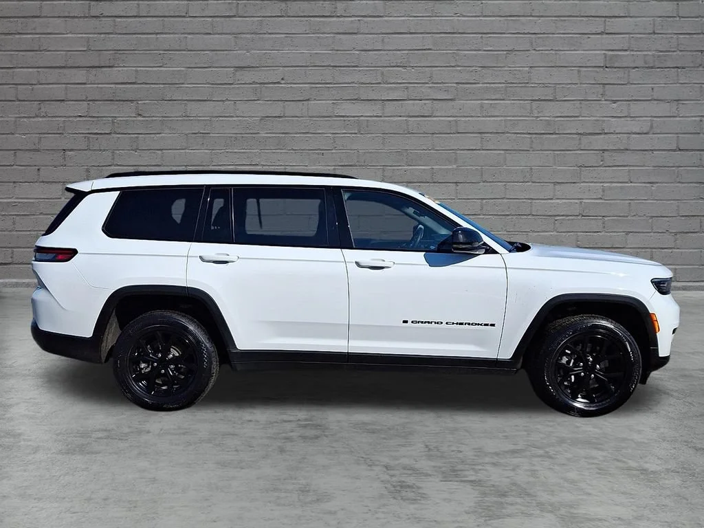 Used 2024 Bright White Clearcoat Jeep Altitude image 13