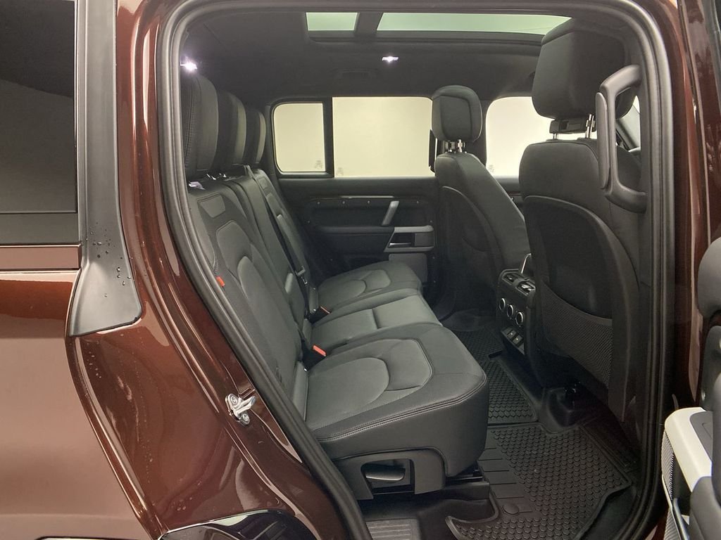 Used 2023 Sedona Red Land Rover X-Dynamic SE image 12