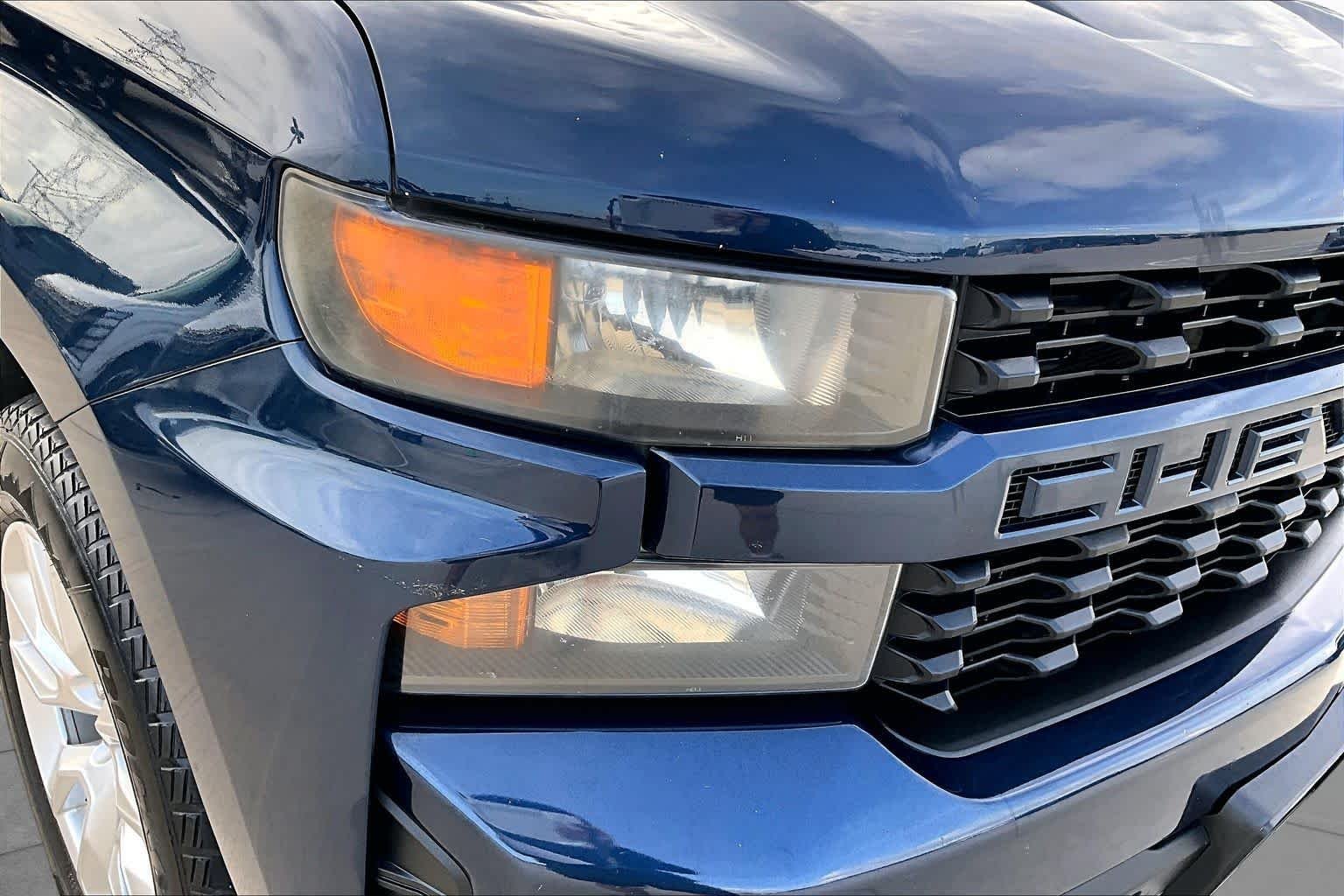 Used 2019 Northsky Blue Metallic Chevrolet Custom image 23