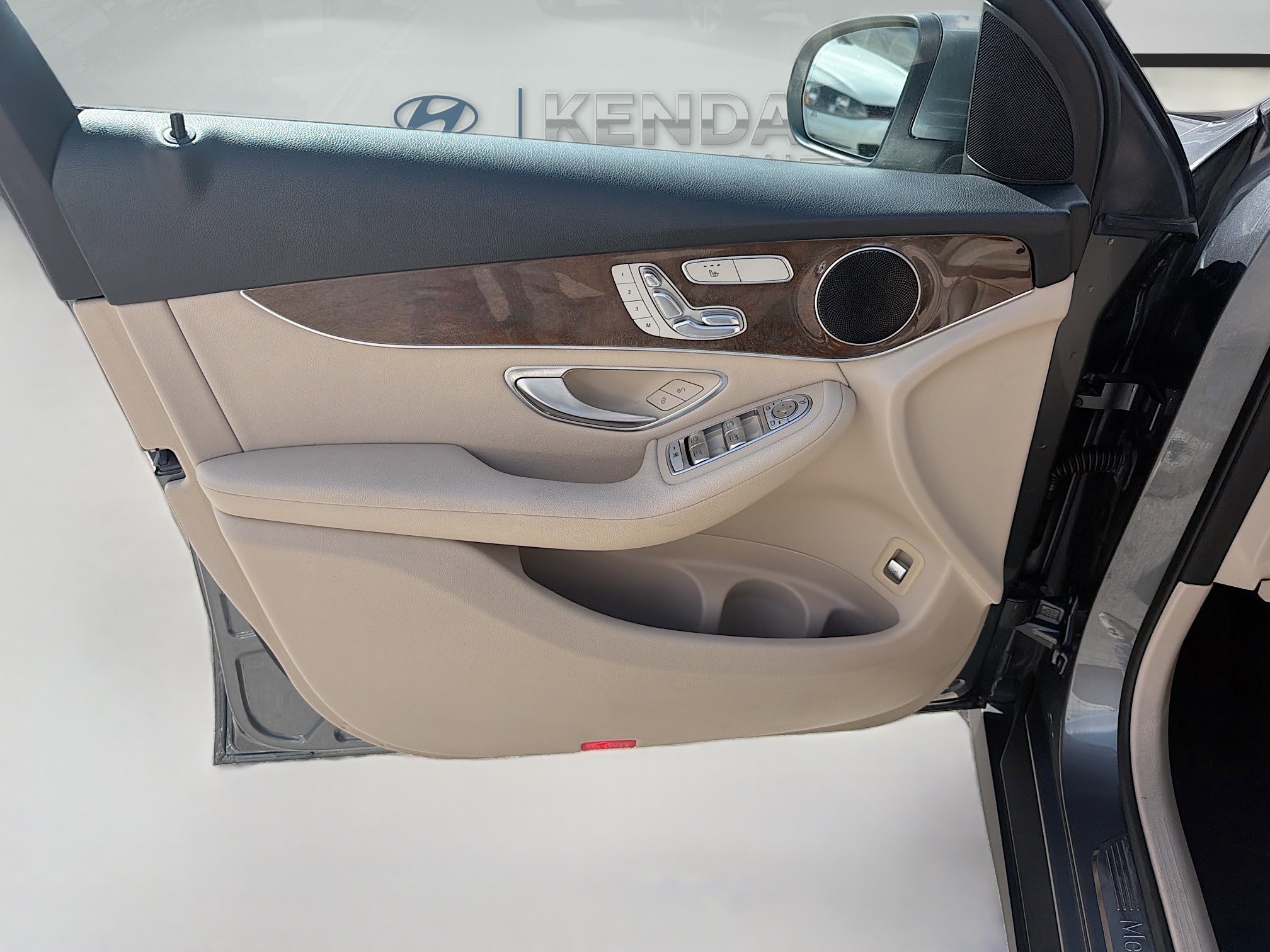 Used 2019 Selenite Gray Metallic Mercedes-Benz GLC 300 image 17
