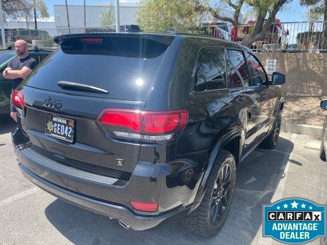 Used 2018 Diamond Black Crystal Pearlcoat Jeep Altitude image 3