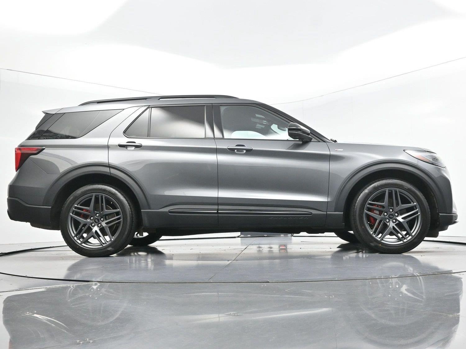 Used 2025 Carbonized Gray Ford ST-Line image 55