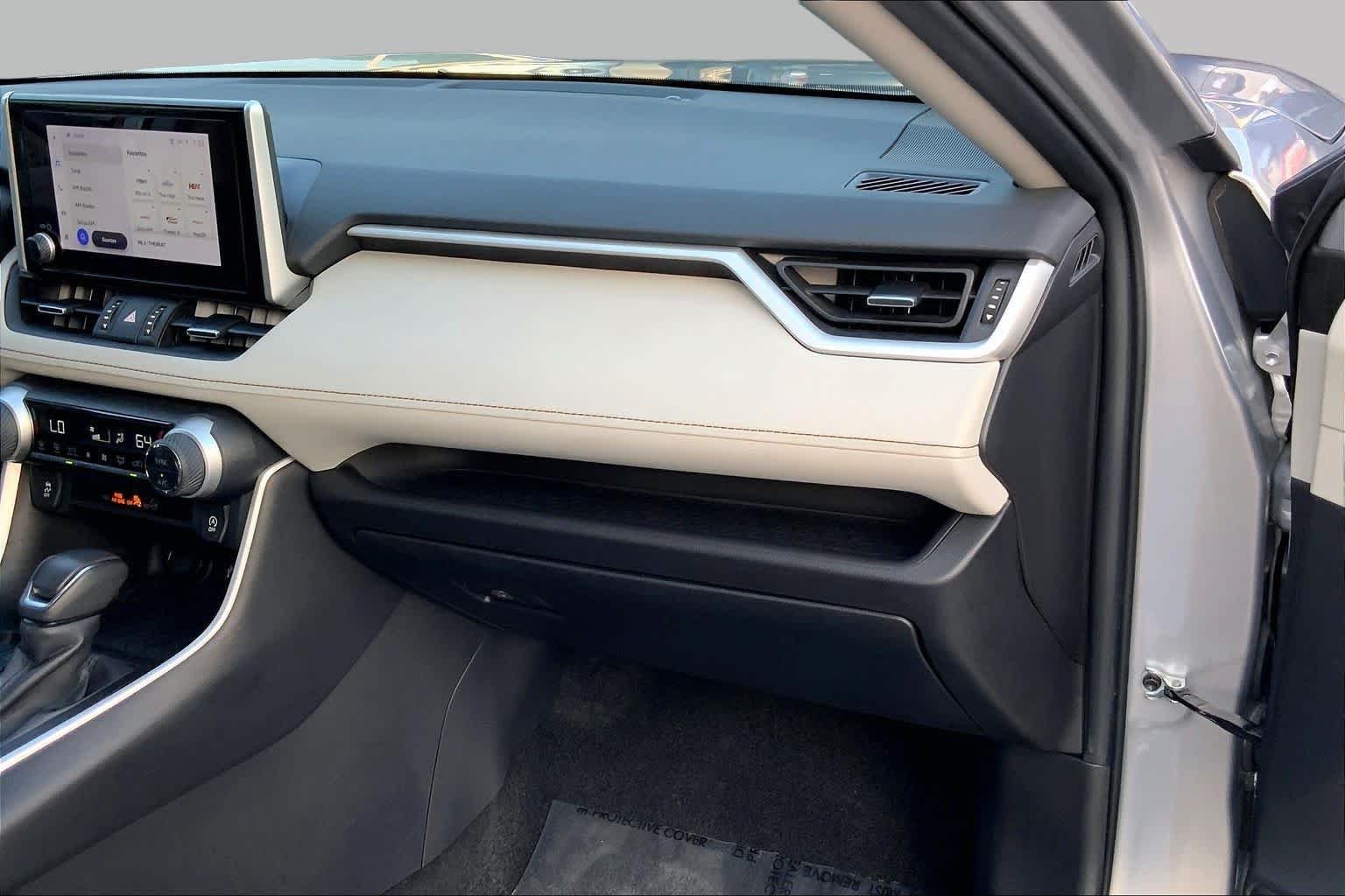 Used 2024 Silver Sky Metallic Toyota XLE Premium image 18