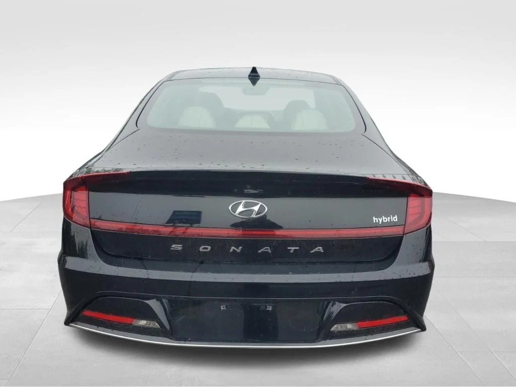 Used 2023 Black Hyundai SEL image 4