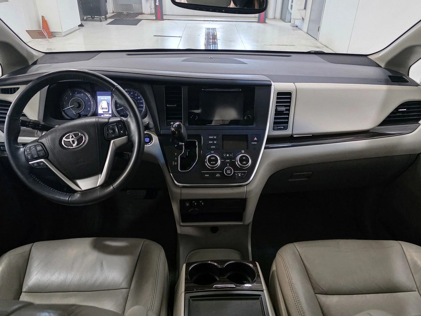 Used 2016 Red Toyota XLE image 26