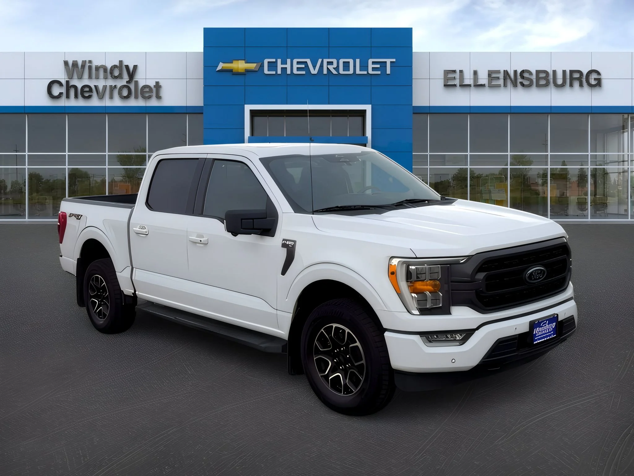 Used 2021 Oxford White Ford XLT image 1
