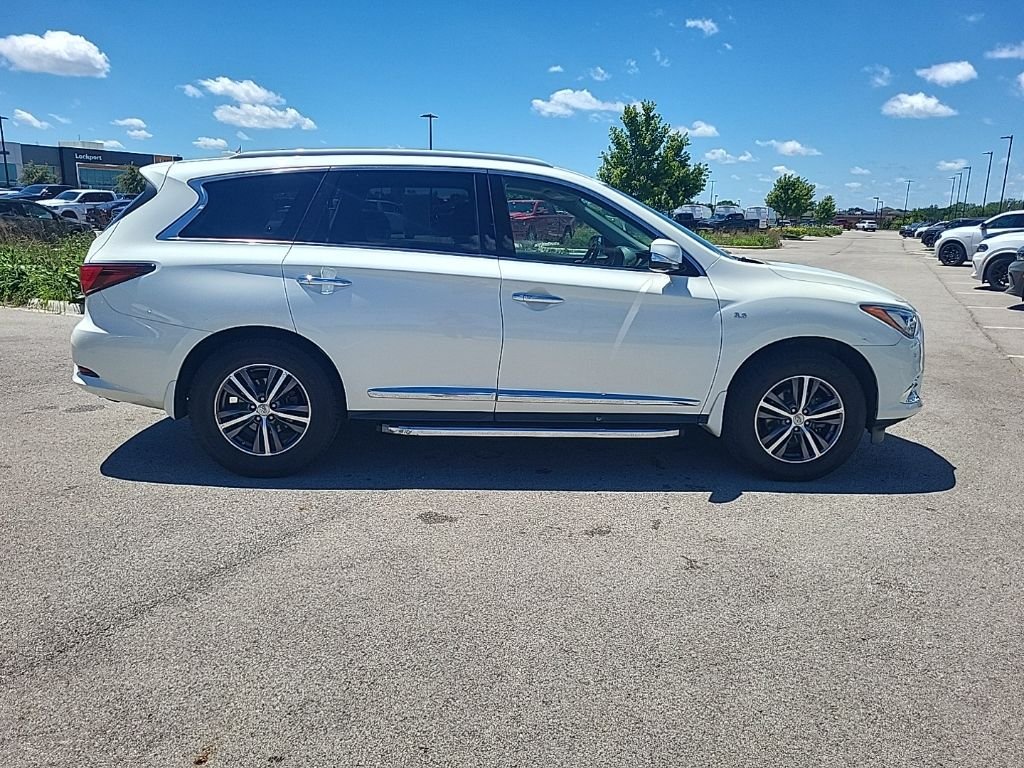 Used 2017 White INFINITI Base image 6