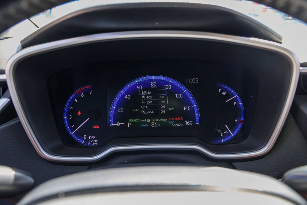 Used 2022  Toyota LE image 28